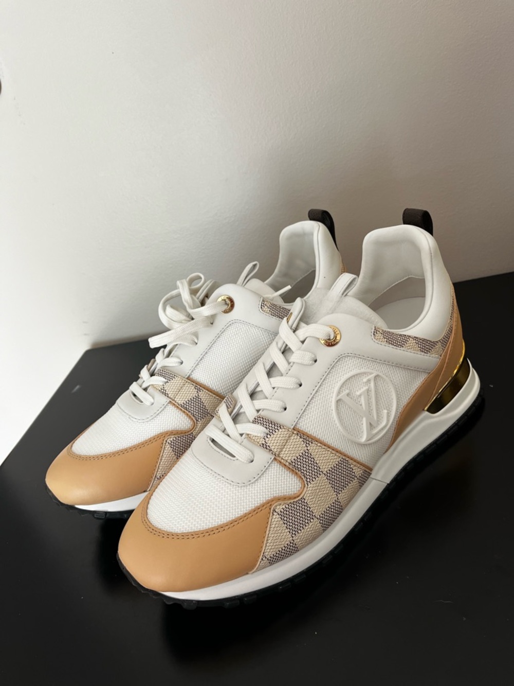 Louis Vuitton sz 39.5 new sneakers - Picture 3 of 7